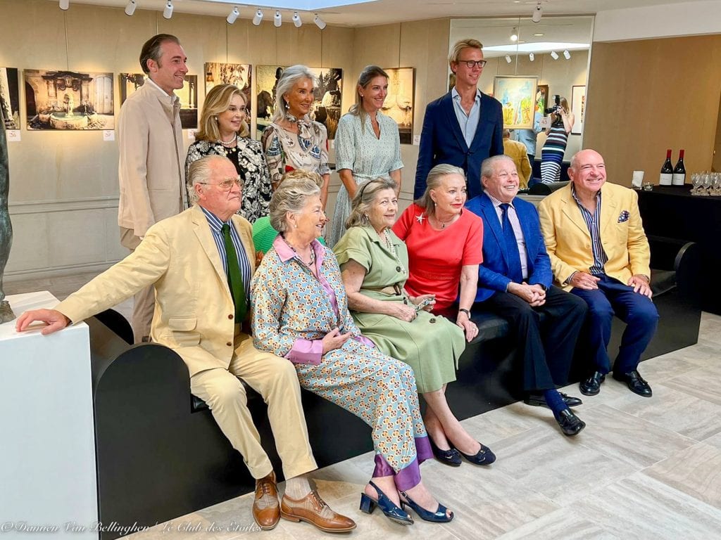 La famille Berko entourant les Princes Jacques et Michel d'Orléans et les Princesses Anne, Hélène et Diane d'Orléans